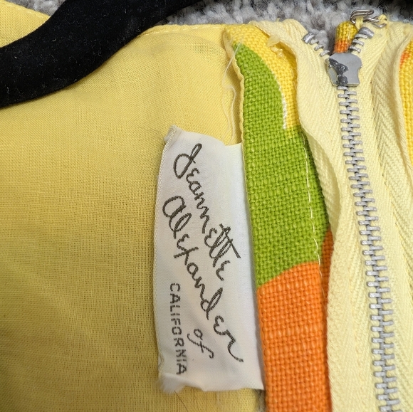 1950s floral cotton pique dress | vintage Jeanette Alexander wiggle dress - Picture 12 of 12